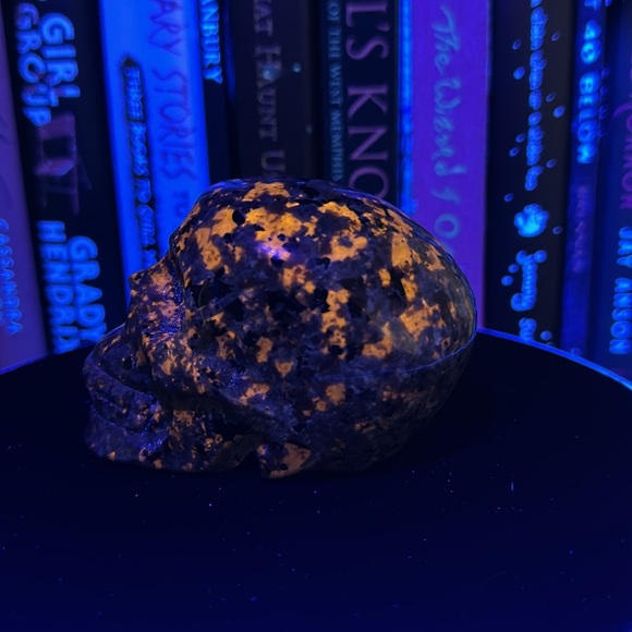 (1) Yooperlite Skull - UV Reactive For Days - Picture 8 of 9